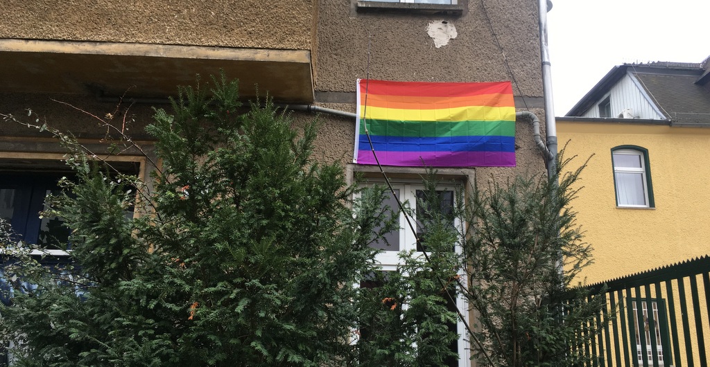 Regenbogenflagge Thulestraße